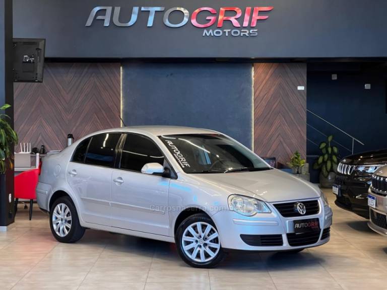 VOLKSWAGEN - POLO SEDAN - 2009/2010 - Prata - R$ 36.900,00