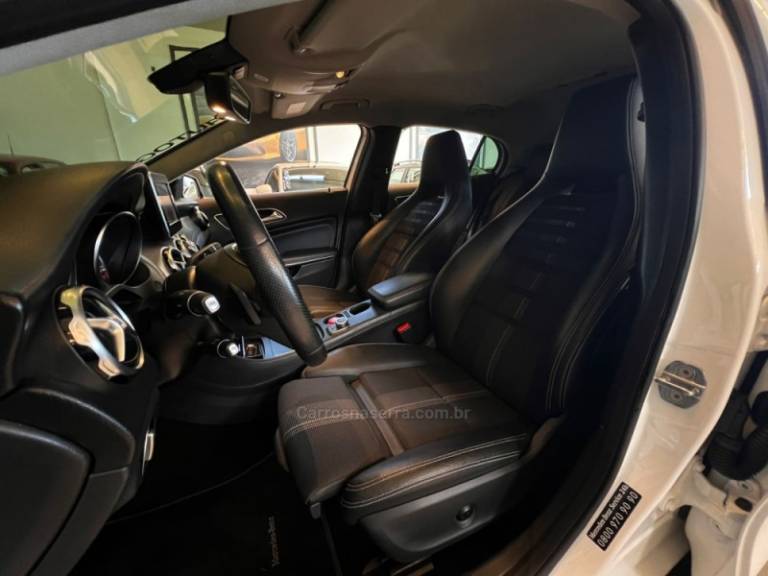 MERCEDES-BENZ - GLA 200 - 2019/2019 - Branca - R$ 133.900,00