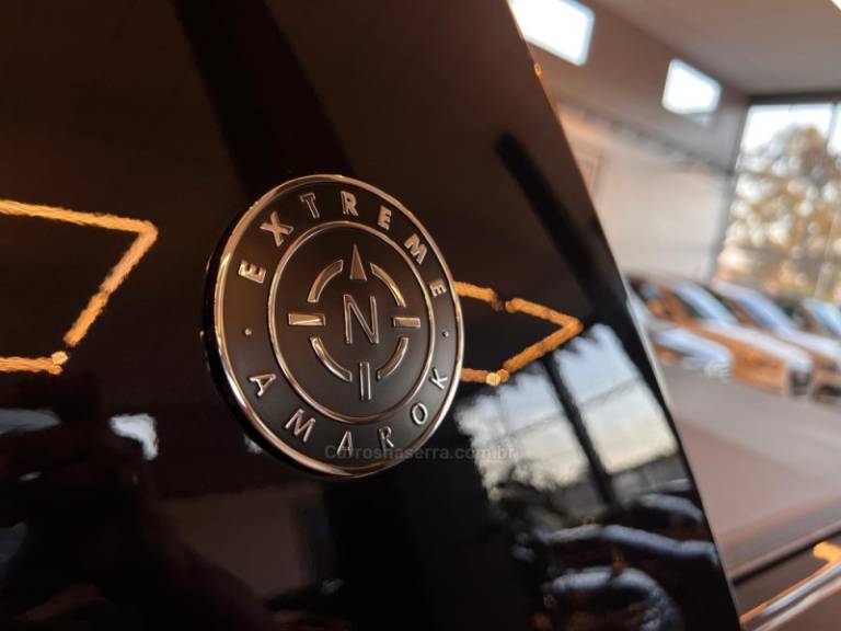 VOLKSWAGEN - AMAROK - 2024/2025 - Preta - R$ 326.900,00