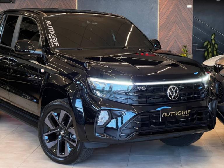 VOLKSWAGEN - AMAROK - 2024/2025 - Preta - R$ 326.900,00