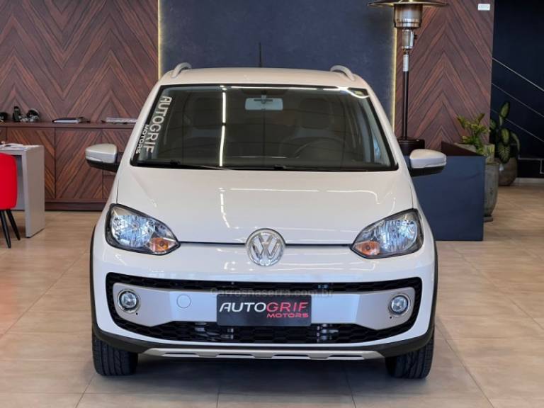 VOLKSWAGEN - UP - 2016/2017 - Branca - R$ 58.900,00