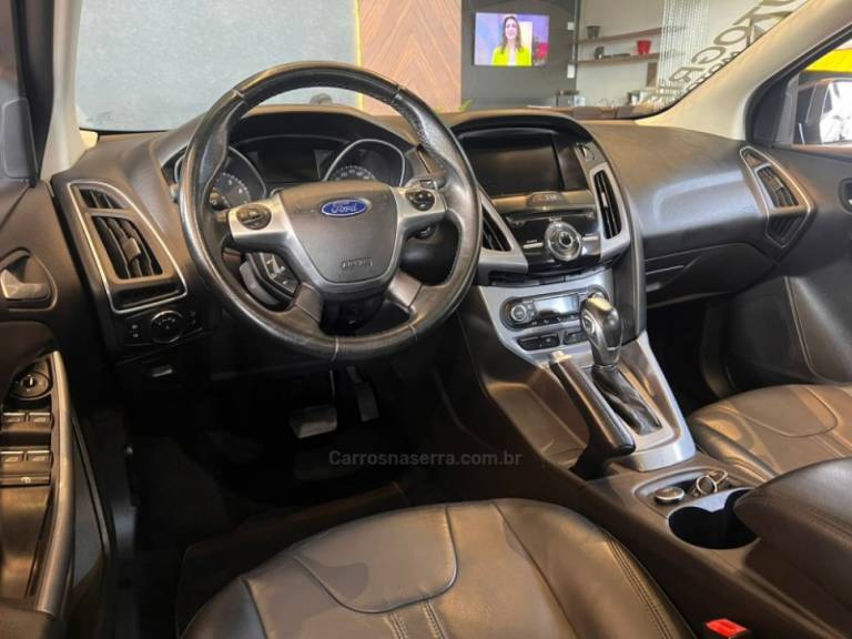 FORD - FOCUS - 2015/2015 - Preta - R$ 58.900,00