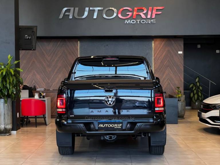 VOLKSWAGEN - AMAROK - 2024/2025 - Preta - R$ 326.900,00