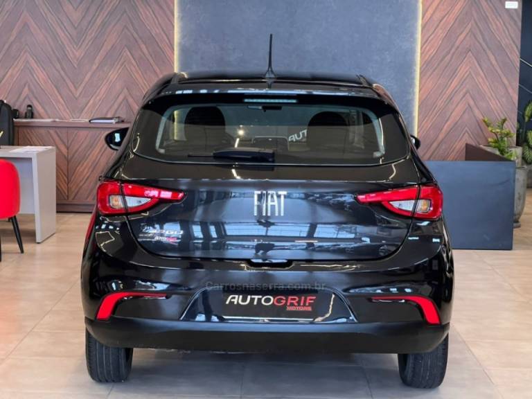 FIAT - ARGO - 2017/2018 - Preta - R$ 53.900,00