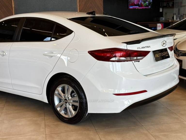HYUNDAI - ELANTRA - 2017/2017 - Branca - R$ 81.900,00