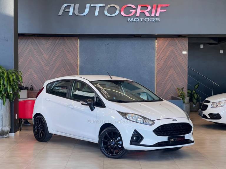 FORD - FIESTA - 2017/2018 - Branca - R$ 63.900,00