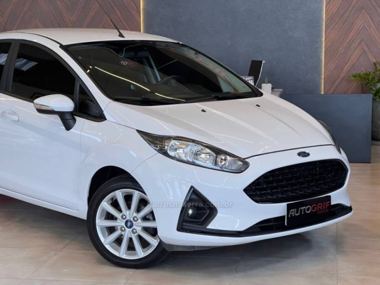 FORD - FIESTA - 2018/2018 - Branca - R$ 63.900,00