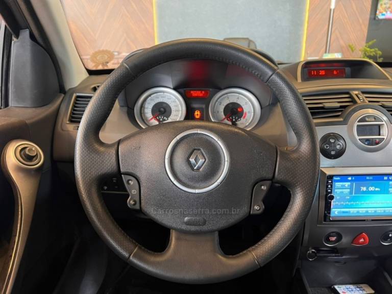 RENAULT - MÉGANE - 2011/2012 - Cinza - R$ 34.900,00