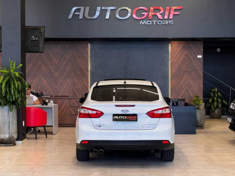 FORD - FOCUS - 2015/2015 - Branca - R$ 58.900,00
