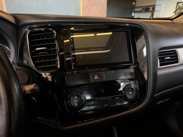 MITSUBISHI - OUTLANDER - 2015/2015 - Prata - R$ 75.900,00