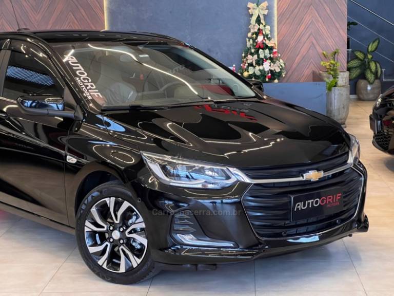 CHEVROLET - ONIX - 2023/2024 - Preta - R$ 106.900,00