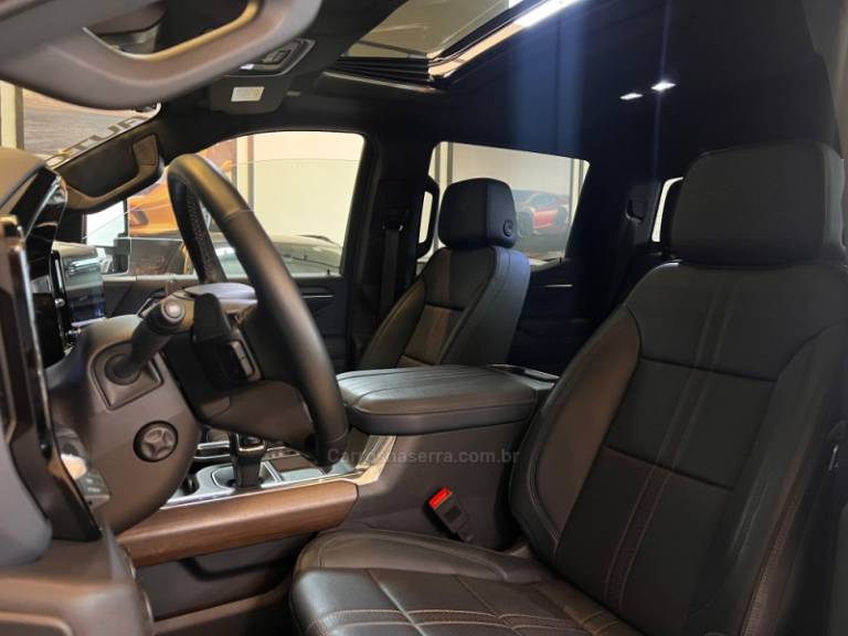 CHEVROLET - SILVERADO - 2023/2024 - Branca - R$ 459.900,00