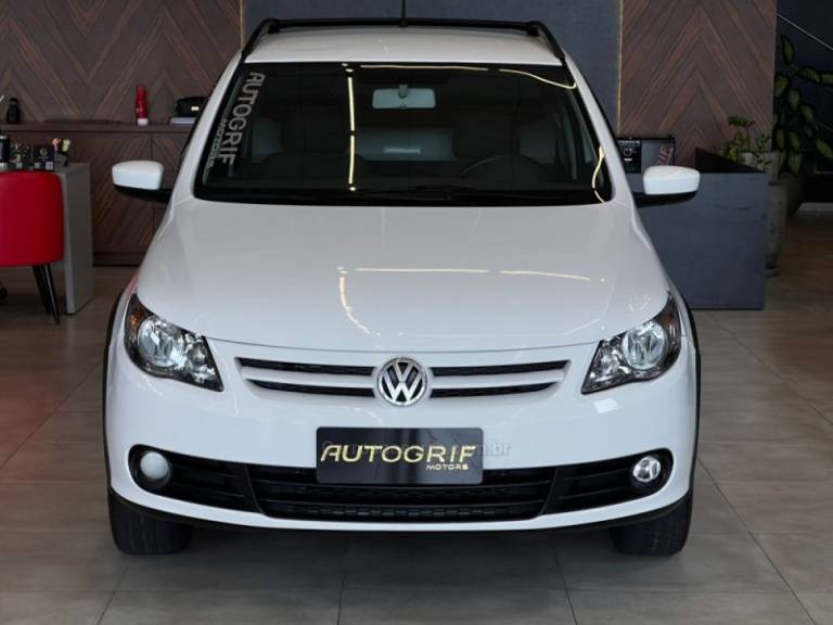 VOLKSWAGEN - SAVEIRO - 2012/2012 - Branca - R$ 48.900,00