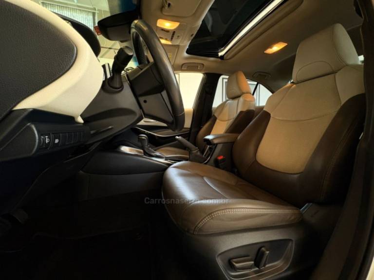 TOYOTA - COROLLA - 2020/2020 - Branca - R$ 131.900,00