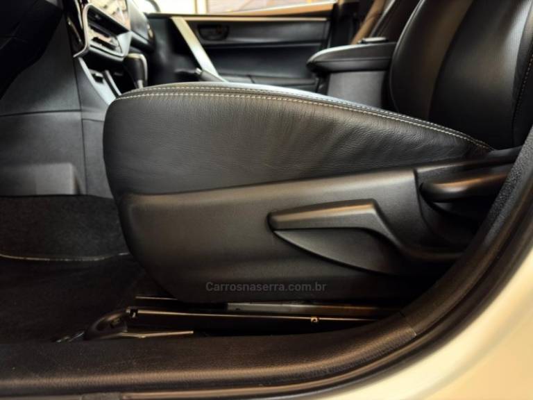 TOYOTA - COROLLA - 2019/2019 - Branca - R$ 105.900,00