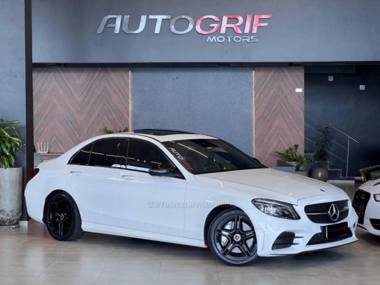 MERCEDES-BENZ - C 300 - 2019/2020 - Branca - R$ 239.900,00