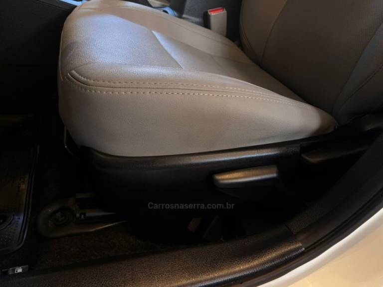 TOYOTA - COROLLA - 2015/2015 - Branca - R$ 88.900,00