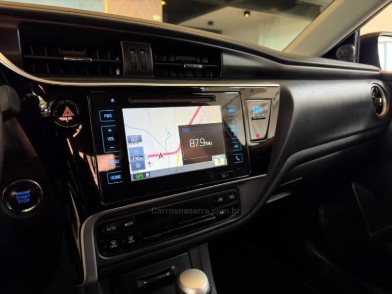 TOYOTA - COROLLA - 2019/2019 - Branca - R$ 105.900,00