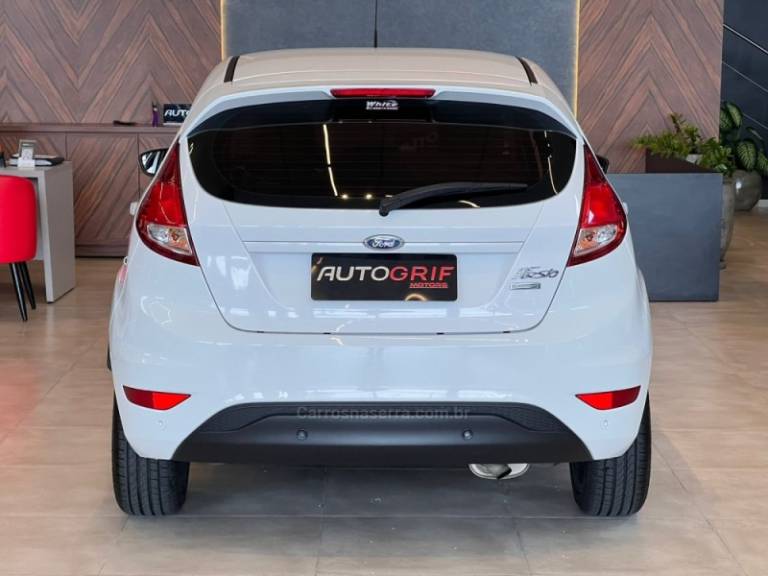 FORD - FIESTA - 2018/2018 - Branca - R$ 63.900,00