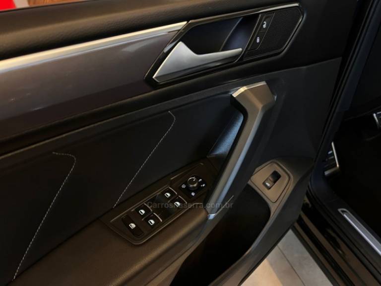 VOLKSWAGEN - TIGUAN - 2018/2018 - Preta - R$ 159.900,00